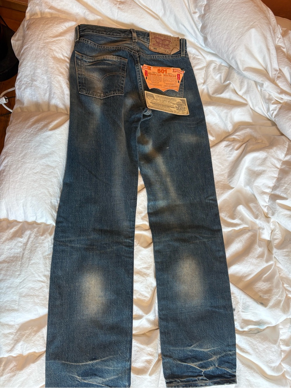 Levi's 501 Women’s Straight Jeans w Whiskering & Fade - Picture 5 of 5